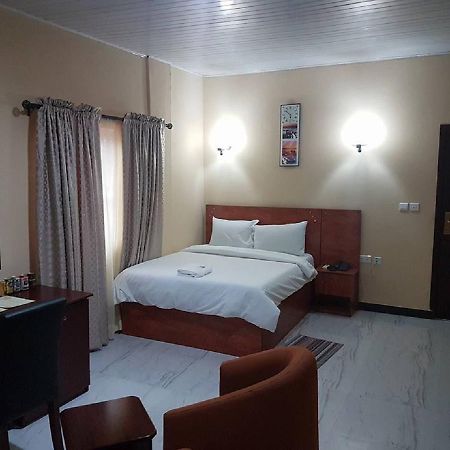 普罗威登斯套房酒店 Abeokuta 外观 照片